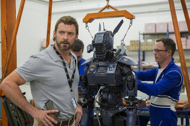 Review phim Chappie (Cảnh sát người máy) gần mực thì đen?