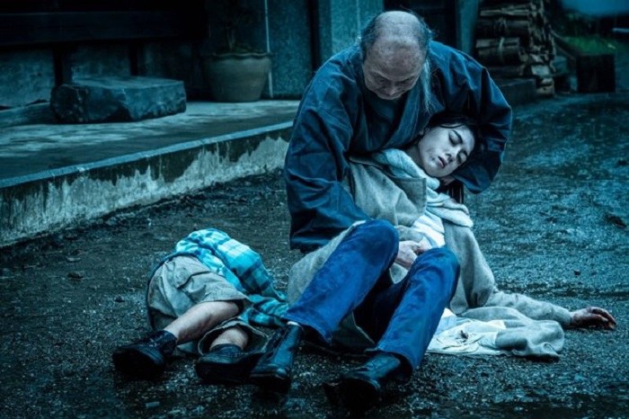 Review phim Ngôi làng tử khí (Howling Village)