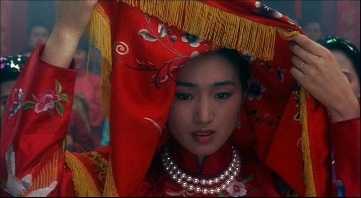 Củng Lợi xuất sắc với vai diễn Diệu Linh, tạo cảm giác e ngại, hoài nghi ban đầu, nhưng sau cùng là thương cảm, xót xa